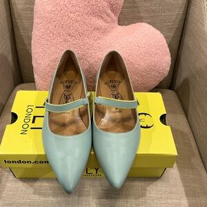 Fly London Women's Light Blue Pointed Flats